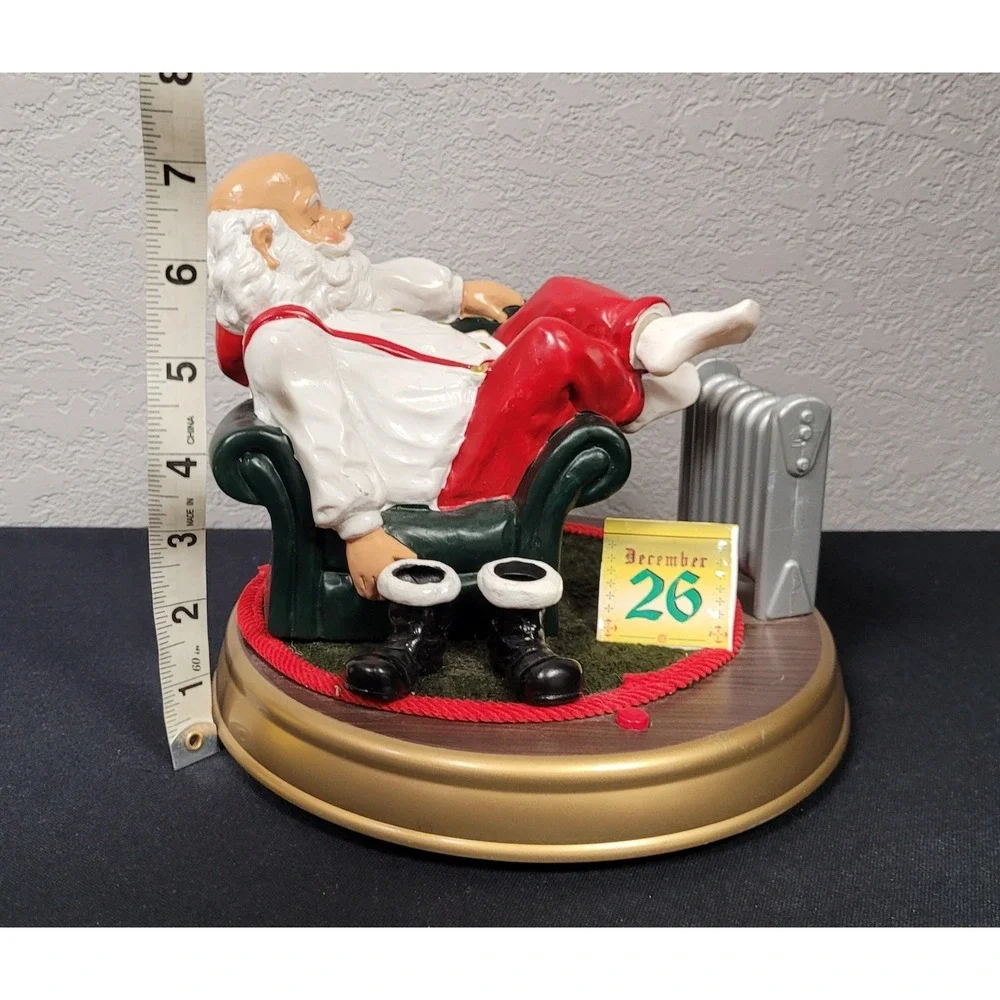 2002 Gemmy Animated Musical Relaxing Santa Figure - Read